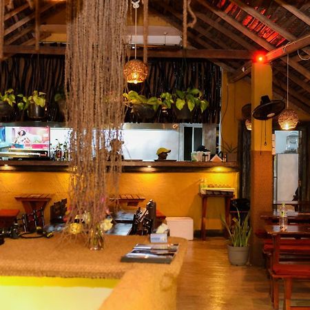 Coconut Style Restaurant & Milinda Guest 호텔 우나와투나 외부 사진