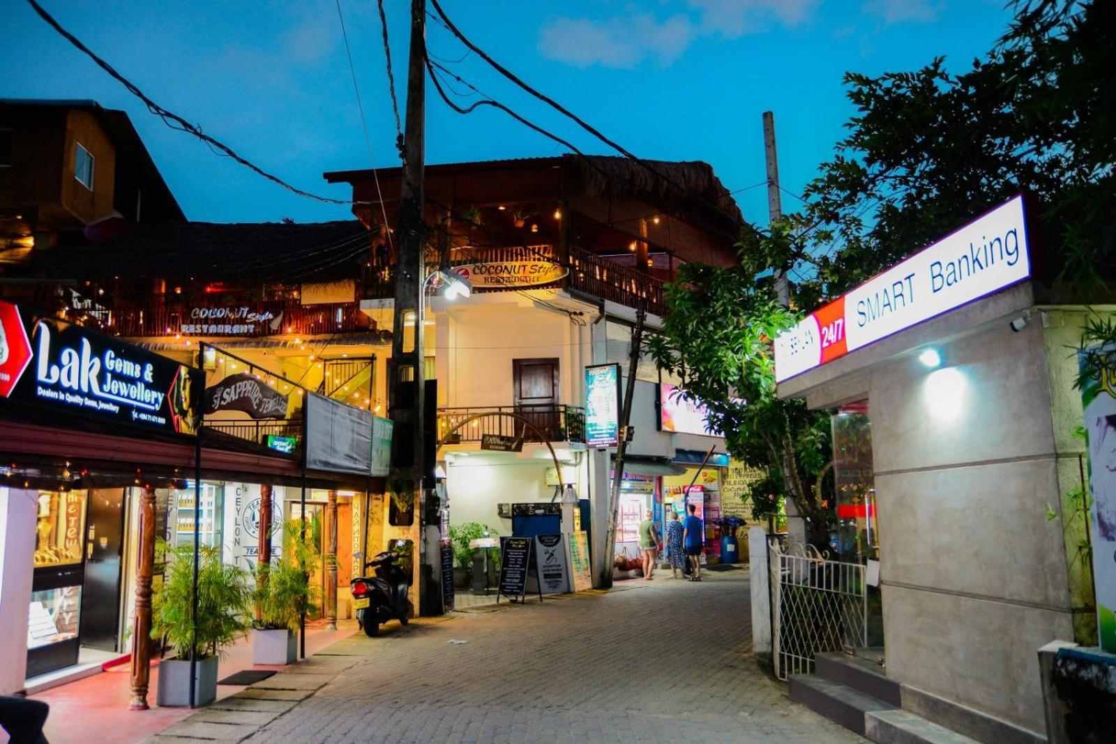 Coconut Style Restaurant & Milinda Guest 호텔 우나와투나 외부 사진