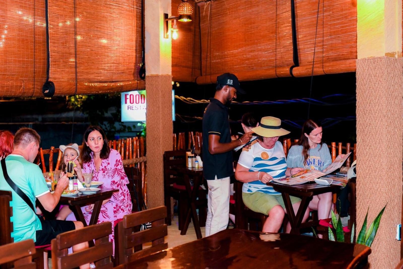 Coconut Style Restaurant & Milinda Guest 호텔 우나와투나 외부 사진