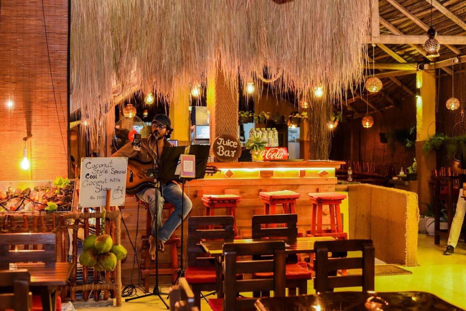 Coconut Style Restaurant & Milinda Guest 호텔 우나와투나 외부 사진