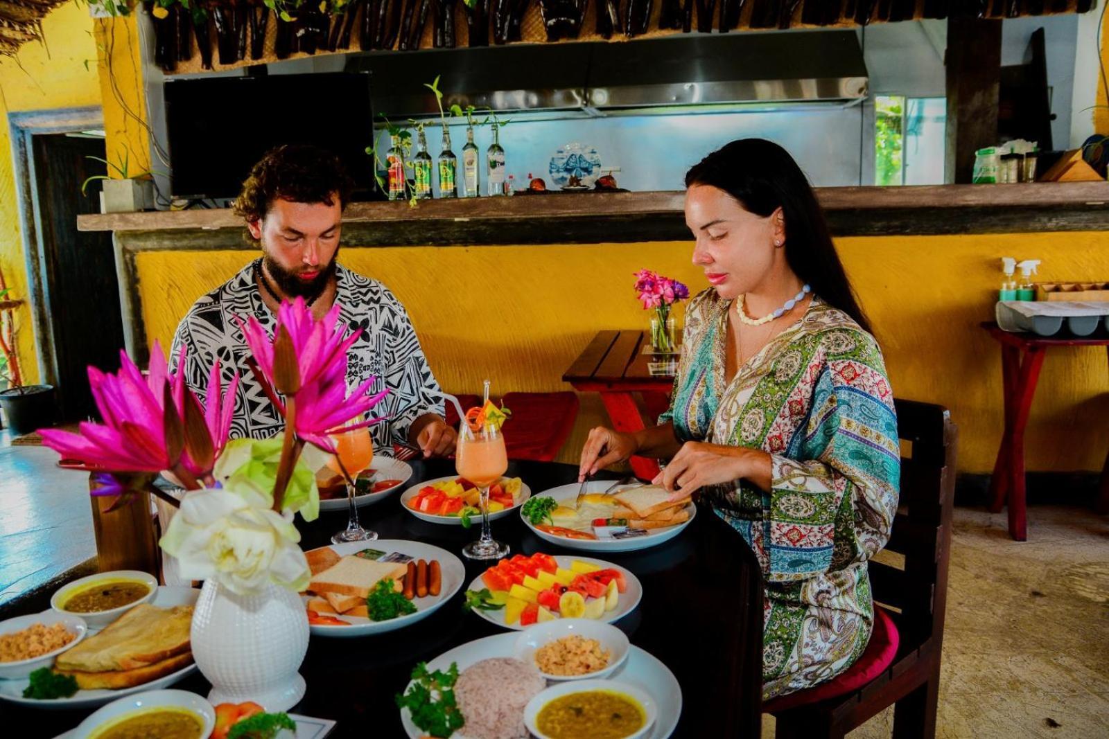 Coconut Style Restaurant & Milinda Guest 호텔 우나와투나 외부 사진